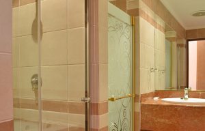 Little Switzerland Resort executives suite bathroom