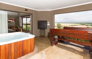 Stonehill River Lodge jacuzzi with a view