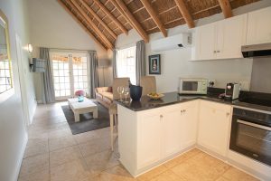 villa kitchen and lounge